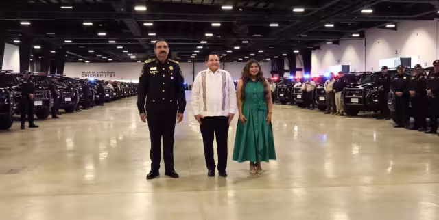 Luis Felipe Saidén recibió nuevas patrullas para la SSP del Gobierno de Yucatán