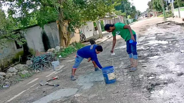 La falta de mantenimiento de las calles ha causado daños en unidades de transporte de los vecinos