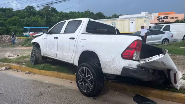 La carambola involucró dos autos particulares y una camioneta de Playa Express