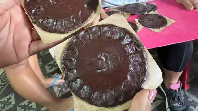 Cada año, del 30 de octubre al 2 de noviembre, las tablillas de chocolate artesanal invaden las cocinas yucatecas