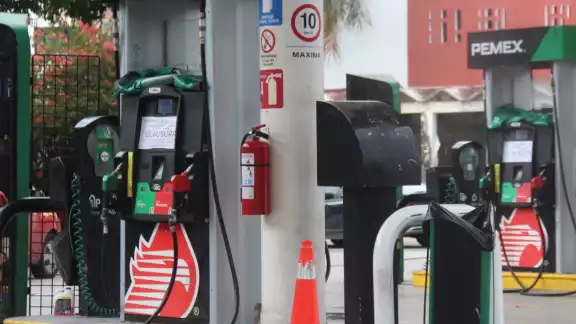 Durante el operativo se clausuraron las bombas de una gasolinera ubicada en el Barrio de Santiago Durante el operativo se clausuraron las bombas de una gasolinera ubicada en el Barrio de Santiago