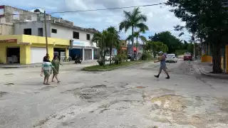 Vecinos de la región 96 de Cancún exponen falta de pavimento de las calles