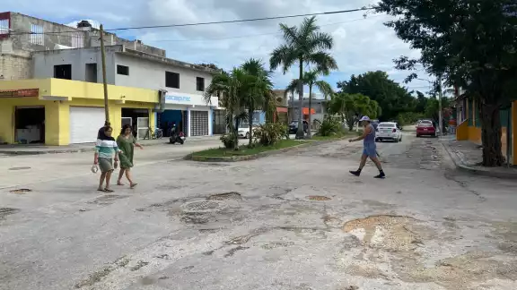 Vecinos aseguran que el estado de las calles es peligroso, por lo que piden su reparación Vecinos aseguran que el estado de las calles es peligroso, por lo que piden su reparación