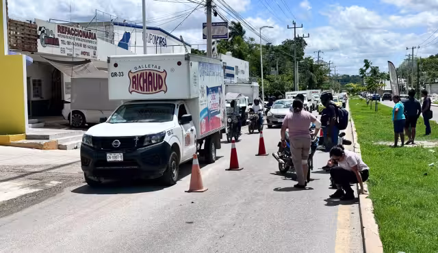 Gasolinera auxilia a heridos en accidente de motocicletas