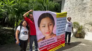 Padres de Fernanda Cayetana marchan a dos años de su desaparición en la Zona Continental de Isla Mujeres
