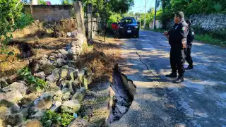 Un deslave alarma a vecinos de la calle 54 entre 67 y 69, de la colonia Santa Rosa de Lima