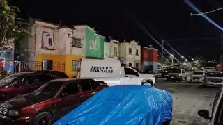 La zona fue asegurada para evitar el paso de transeúntes mientras peritos realizaban la inspección