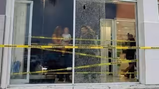 Balean una sucursal de BBVA en Puerto Aventuras