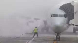 Incendio en avión de American Airlines causa evacuación de emergencia en Denver