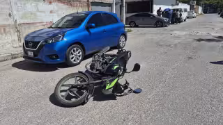 Motociclista lesionada tras choque con vehículo en Carmen