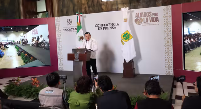 Joaquín Díaz Mena ofreció su conferencia matutina mensual