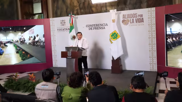 Joaquín Díaz Mena ofreció su conferencia matutina mensual