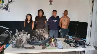 Hallan credenciales, celulares y partes de vehículos robados en una bodega en Tizimín; hay cinco detenidos 