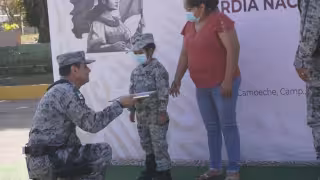 Niña campechana cumple su sueño de portar uniforme federal, "se volvió Guardia Nacional por un día"