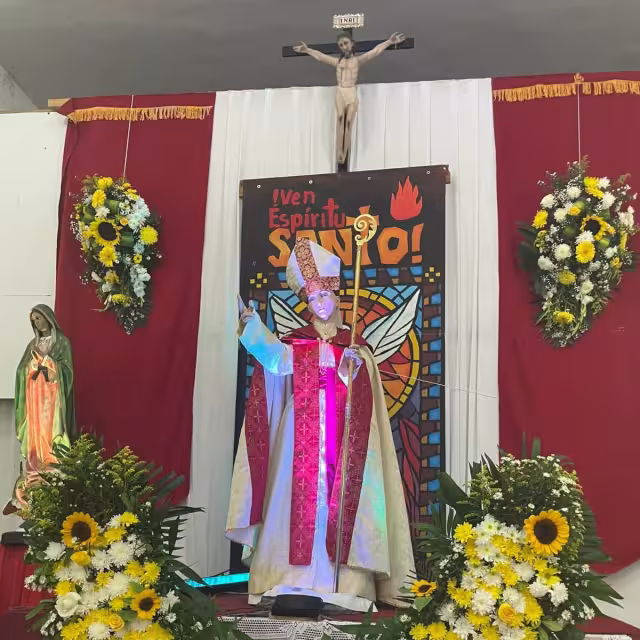 Vecinos de la colonia San Luis Obispo, en Calkiní, participaron en la novena de la bajada de su santo patrono.