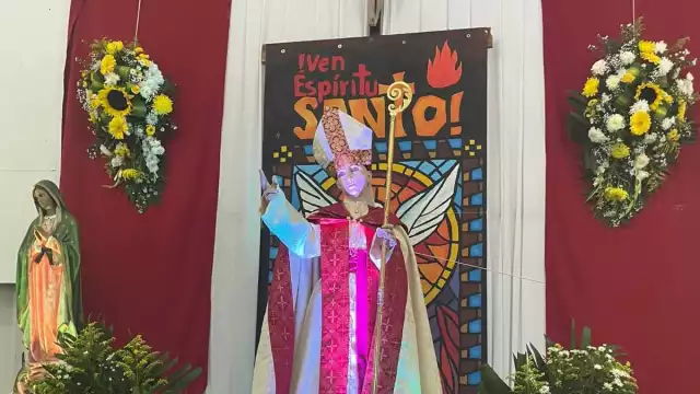 Vecinos de la colonia San Luis Obispo, en Calkiní, participaron en la novena de la bajada de su santo patrono.