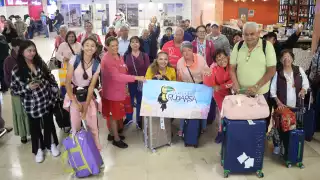 Llegan más de 50 turistas capitalinos para disfrutar los atractivos del estado y subirse al Tren Maya