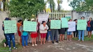 Padres de familia acusan a la directora de la escuela Adolfo López Mateos por malversación de fondos