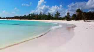 La playa destacó por su belleza natural, tranquilidad y potencial turístico sostenible.