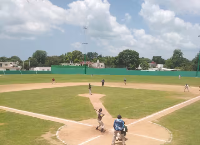 Las novenas de Cerveceros y Delfines mostraron un gran nivel en el diamante.