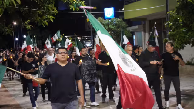 Los trabajadores del Poder Judicial de la Federación marcharon nuevamente en el malecón de San Francisco de Campeche contra la Reforma Judicial.
