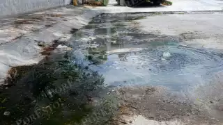 Los habitantes de la colonia mantienen sus puertas y ventanas cerradas para tratar de mitigar los malos olores, mismos que generan preocupación