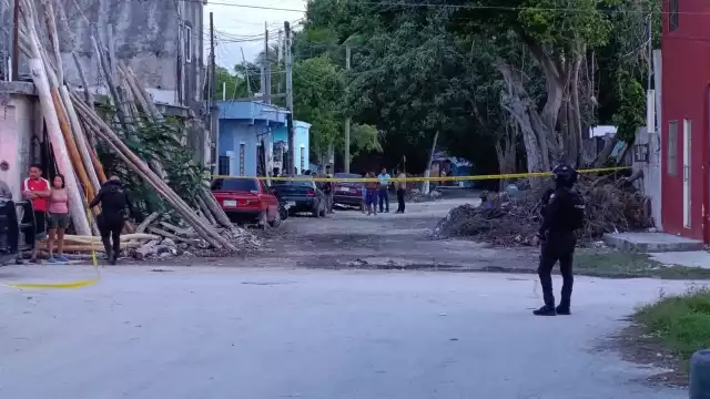 El hecho ocurrió en la calle Saturno Poniente, hasta donde arribaron elementos policiacos, pero a nadie detuvieron