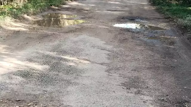 Los aguaceros causaron la pérdida de pavimento, se formen charcos y lodazales