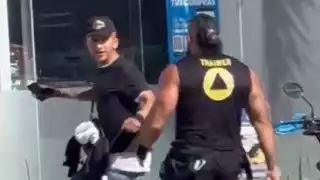 Víctimas detienen a hombre que intentó robar una motocicleta en Cancún.