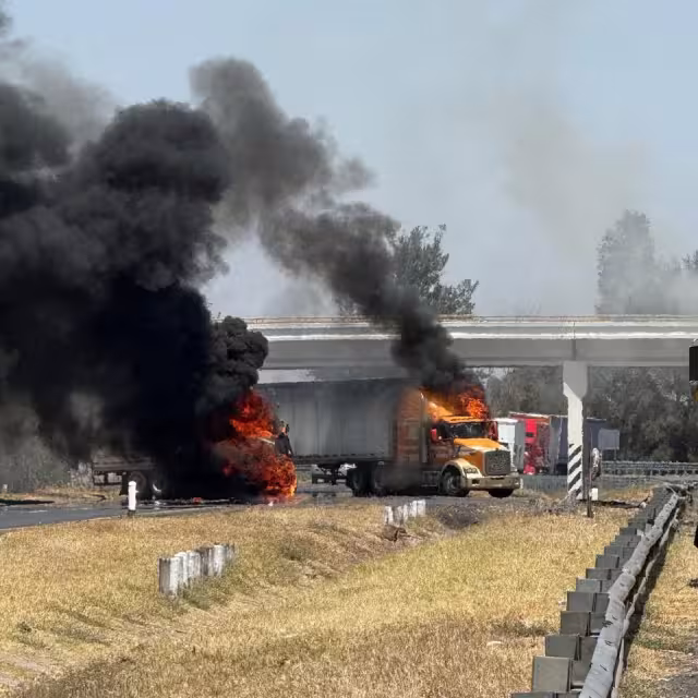 Enfrentamiento en Apatzingán entre Ejército y civiles armados detona bloqueos.