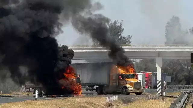 Enfrentamiento en Apatzingán entre Ejército y civiles armados detona bloqueos.