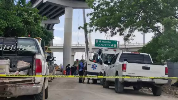 Autoridades mantienen acordonada el área del accidente