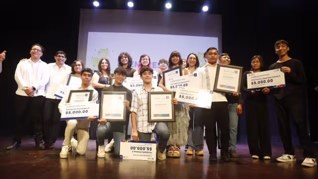 Los ganadores del Premio Estatal de la Juventud  también recibieron un estímulo económico
