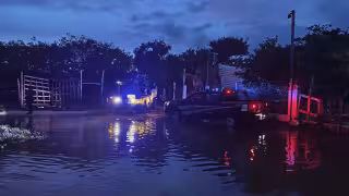 Huracán Isaías provoca lluvias y moviliza a cuerpos de emergencia en Celestún