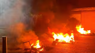 La protesta se concentró sobre la calle 70, en el tramo de la avenida Rancho Viejo.