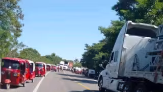 El servicio de mototaxis en Atasta Pueblo ha disminuido debido a los trabajos de reencarpetamiento de la carretera federal 180