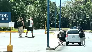 Al salir del aeropuerto, usuarios prefieren caminar un kilómetro, a fin de abordar las unidades que ofrecen las plataformas