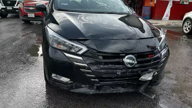 Aparentemente la conductora de la camioneta Ford Escape, no respetó la señal de alto