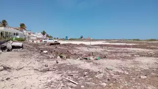 Pobladores de Sisal acudieron a Palacio de Gobierno a denunciar que quieren invadir las playas