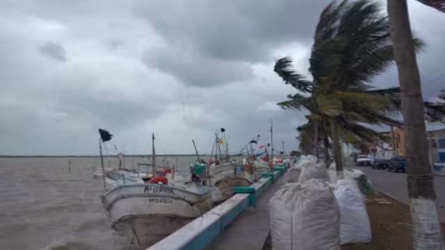 A partir de mañana, se espera un incremento de lluvias con la llegada de nuevas ondas tropicales, prolongando las tormentas eléctricas en la región.