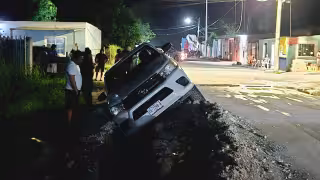 Zanja sin señalización provoca accidente en colonia Nueva Esperanza, Champotón