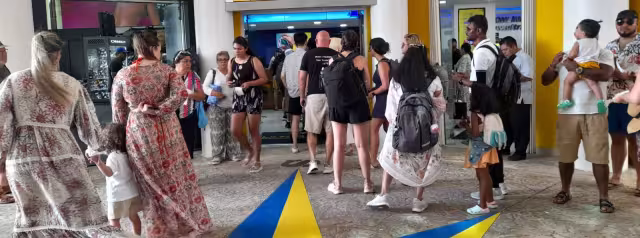 Hay gran afluencia de personas en la estación de Ultramar