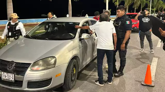 Un altercado se generó por retener a un conductor que rebasó el límite de alcohol en la sangre, dijo que “solo paseaba con su familia