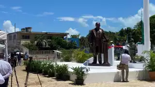 Chetumalenses reclaman mala reinstalación de estatua de Andrés Quintana Roo 