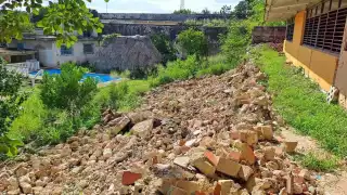 Padres de familia  alzan la voz ante falta de mantenimiento a escuela primaria en Felipe Carrillo Puerto