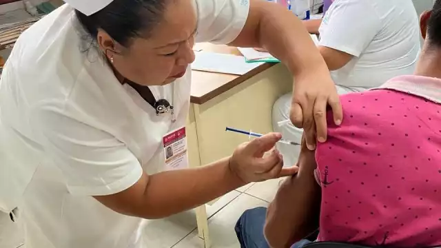 El VPH se transmite por contacto directo y la vacuna es una medida básica de prevención