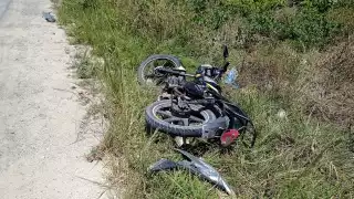 Autoridades uy paramédicos arribaron al lugar del accidente para evaluar a los heridos