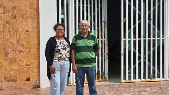 Mirka Martínez y su esposo, ambos sordomudos, fueron despojados de su casa por una jueza