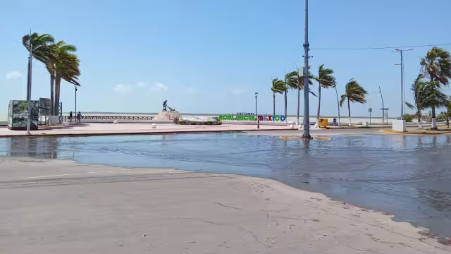 La playa artificial “Dos Mulas” se ha quedado poco a poco sin arena