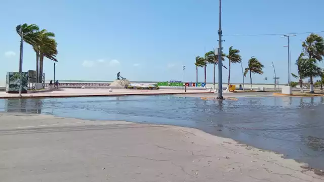 La playa artificial “Dos Mulas” se ha quedado poco a poco sin arena